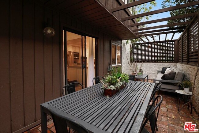 Building Photo - 848 Lincoln Blvd