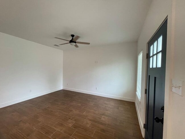 Building Photo - New 3 bedroom 2 bath
