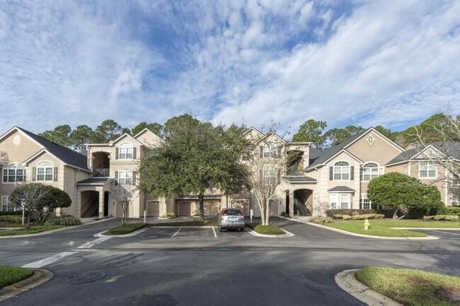 Building Photo - 13810 Sutton Park Dr N