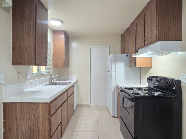 Foto del edificio - 7390 Rainbow Dr