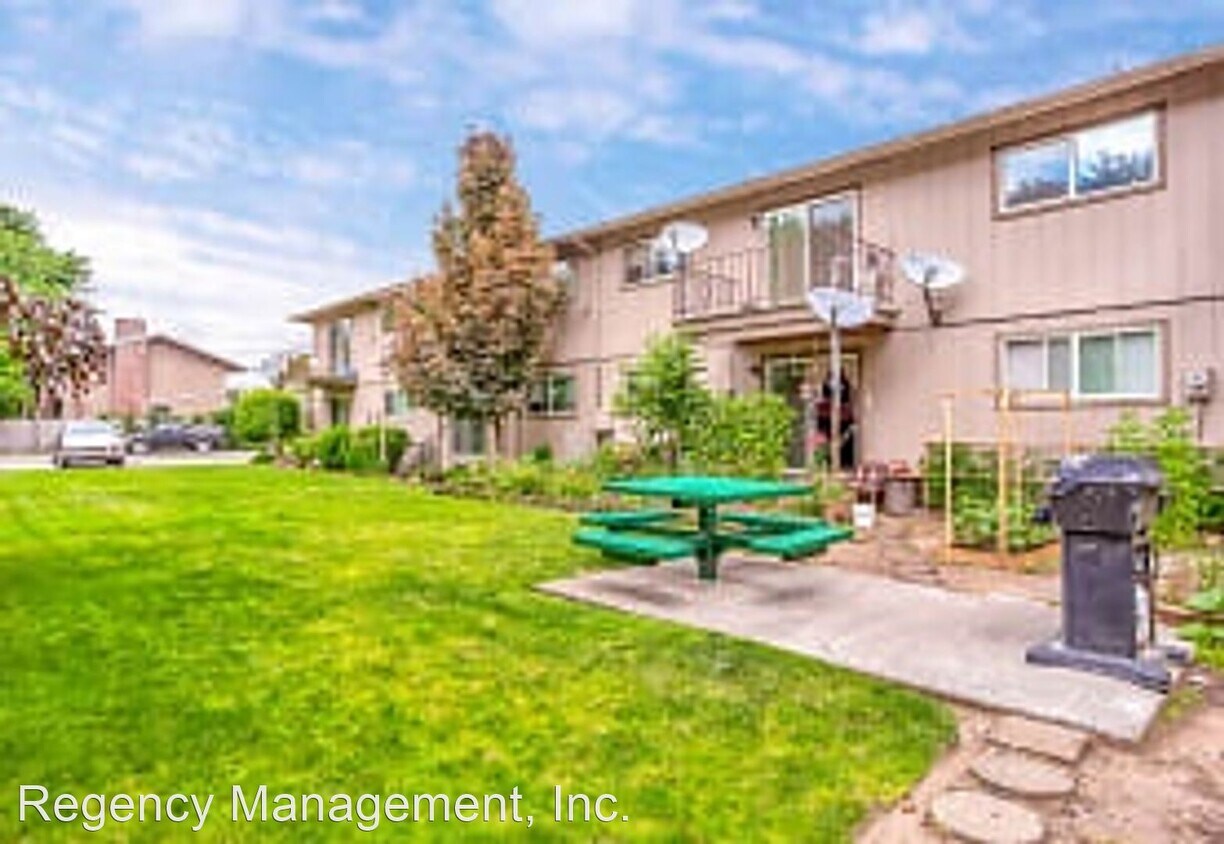 Building Photo - 1 br, 1 bath Apartment - 1340 NE 108th Ave