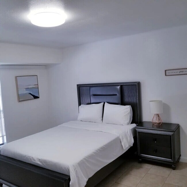 Foto del edificio - 12888 Montfort Dr