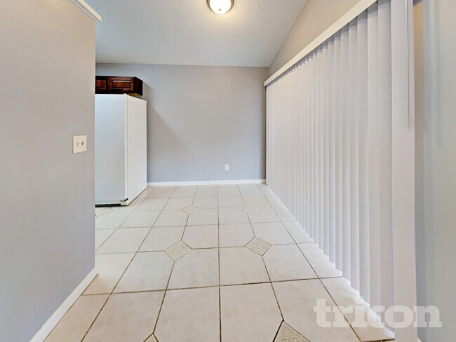 Building Photo - 10516 Parkcrest Dr