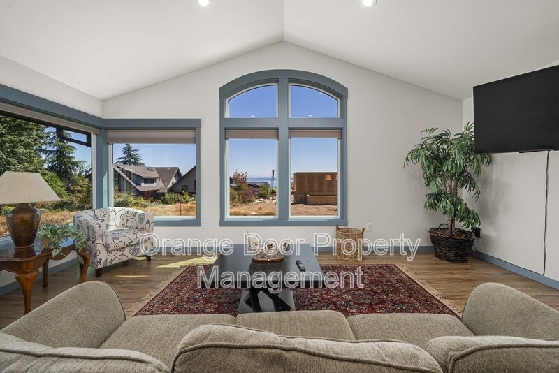 Foto principal - 7009 Stanich Ave