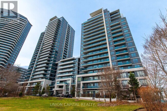 Building Photo - 7165-7165 Yonge St