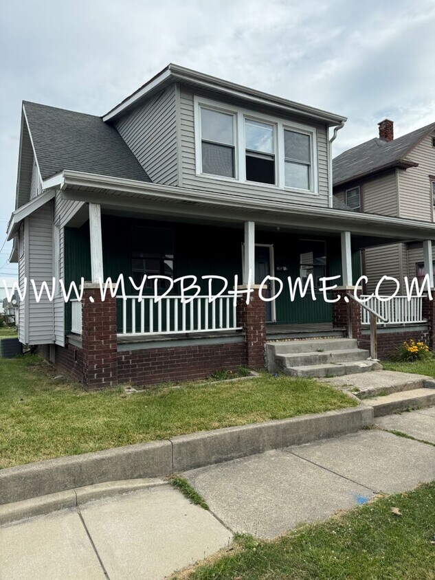 Primary Photo - 950 Burgess St