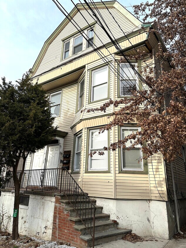 10 Montrose Ter Unit 2nd Floor, Irvington, NJ 07111 Apartments in Irvington, NJ