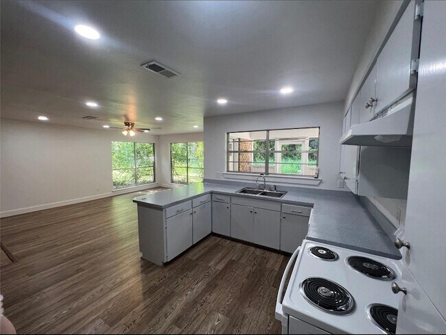 Foto del edificio - 7012 TX-56