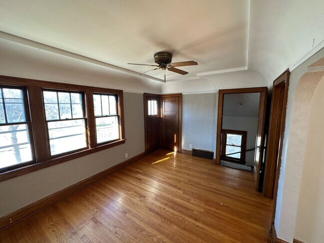 Building Photo - 2928-2930 N 61st St - Duplex