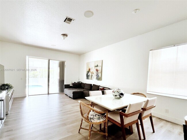 Foto del edificio - 1901 Cedar Ct