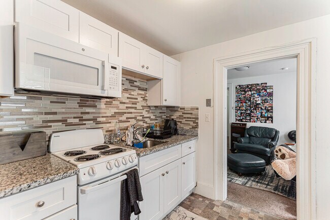 Building Photo - 426 S Division St