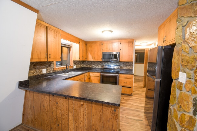 Building Photo - 44 Glen Torr