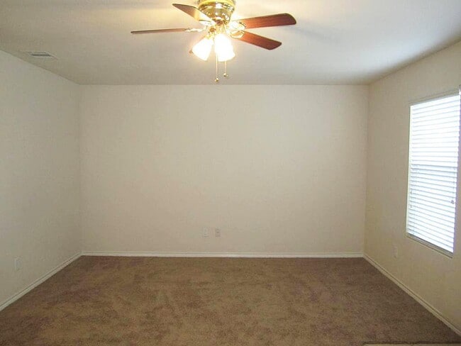 Building Photo - 511 Solomon Ln