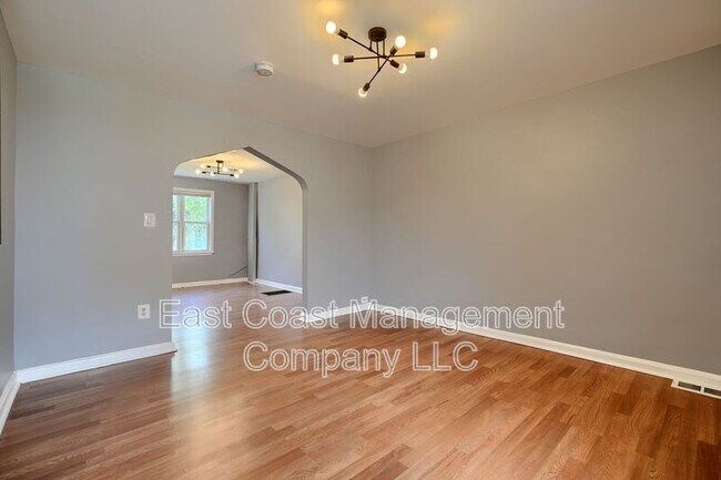 Foto del edificio - 5044 Chalgrove Ave