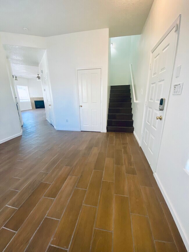 Sala de estar - 10600 Calle Gandia NW