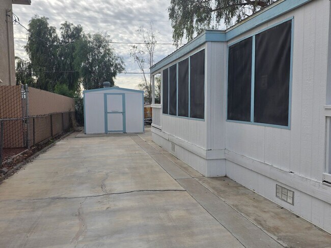 Foto del edificio - Newly refurbished 2 bedroom 1 Bath fully fenced manufactured home in Central Bullhead City.
