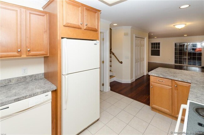 Foto del edificio - 527 W Thames St