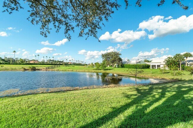 Foto del edificio - 2663 Country Golf Dr
