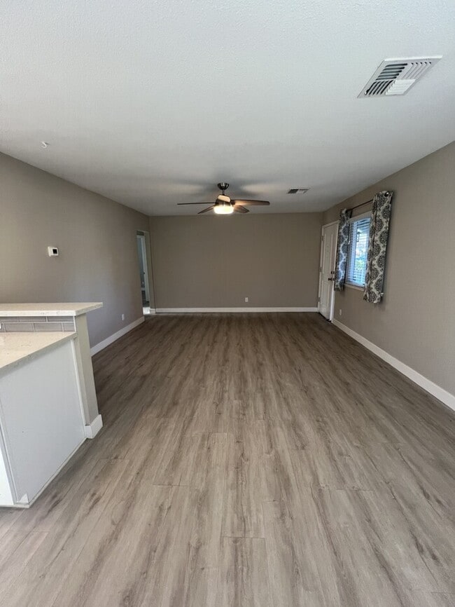 Building Photo - 5535 Skyridge Dr