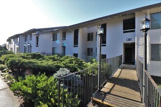 Building Photo - 23507 Lakeview Dr