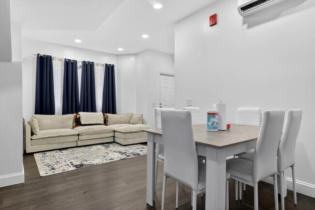 Foto del edificio - 528 Charles St