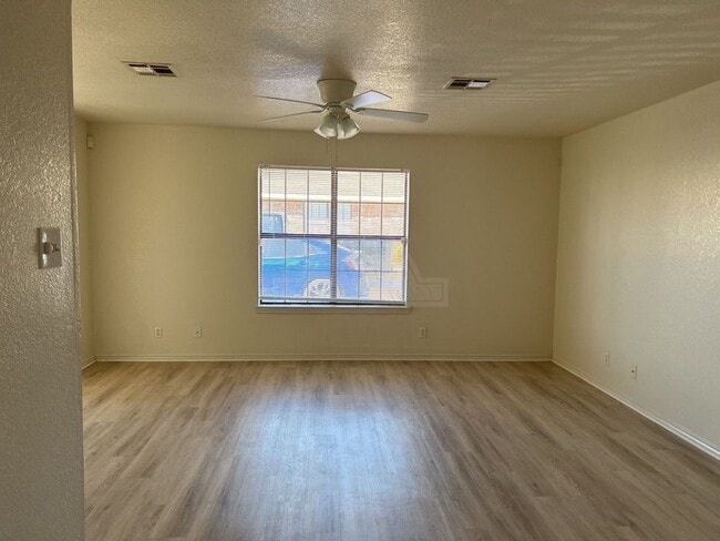Building Photo - 902 McDaniel Cir