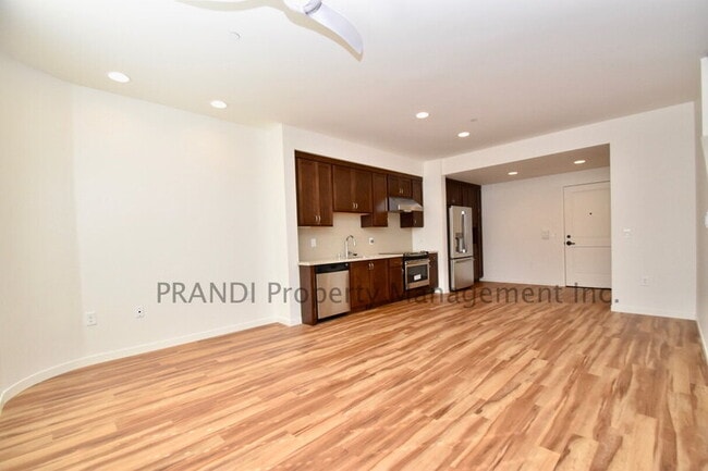 Photo - 107 G St Townhome