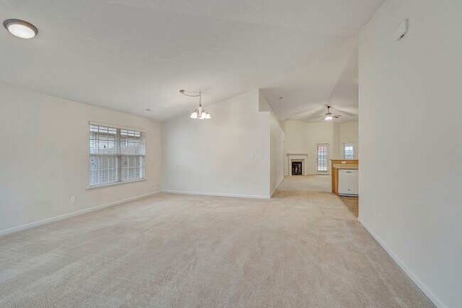 Foto del edificio - 132 Alderwood Dr