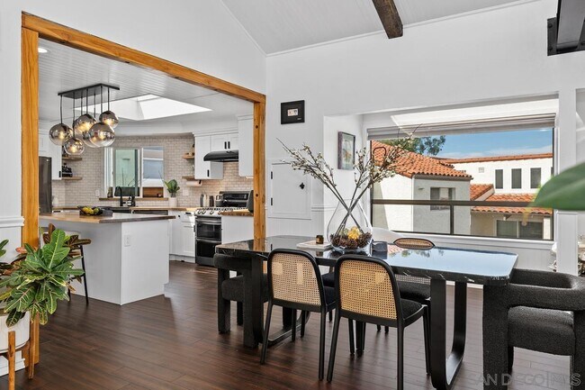 Building Photo - 2322 La Costa Ave