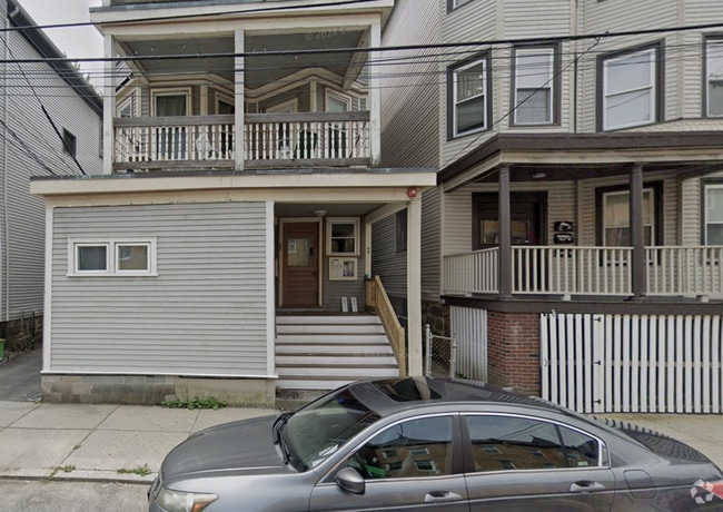 Building Photo - 99 Calumet St