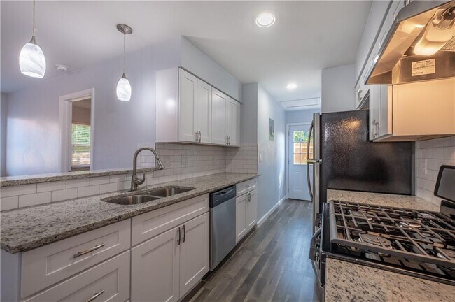 Building Photo - 2304 Tern Cir