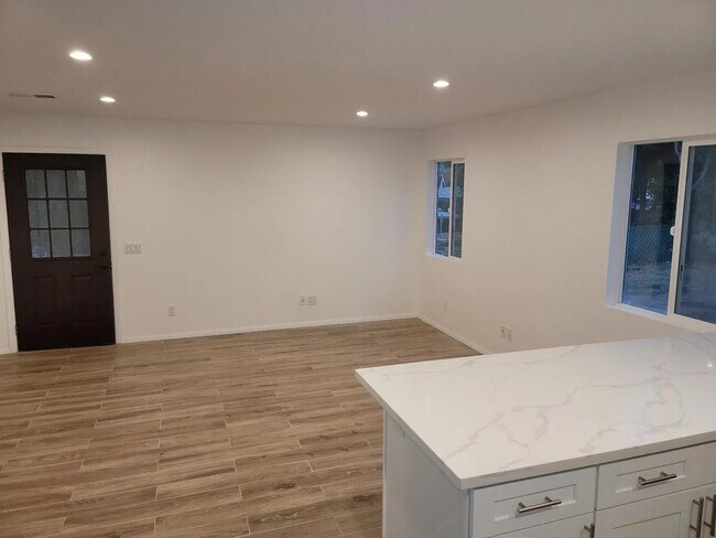 Building Photo - 9612 Petite Ln