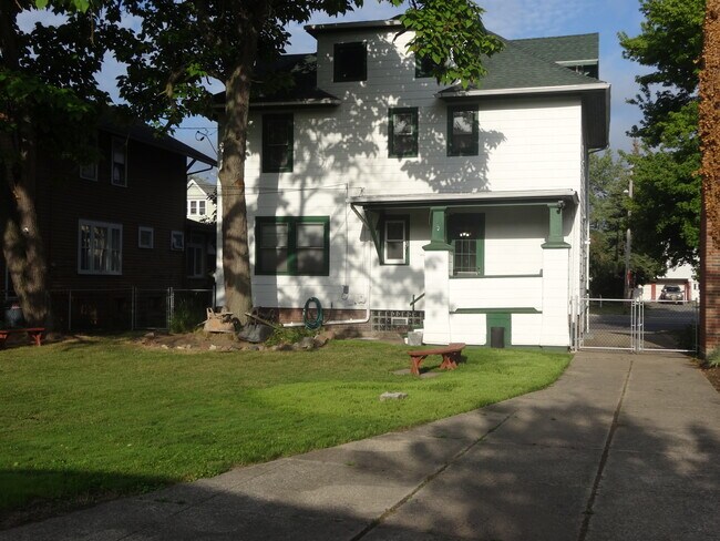 Foto del edificio - 179 Niagara Falls Blvd