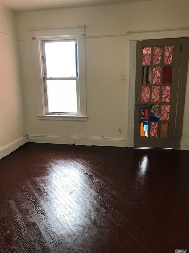 Foto del edificio - 107-38 123rd St