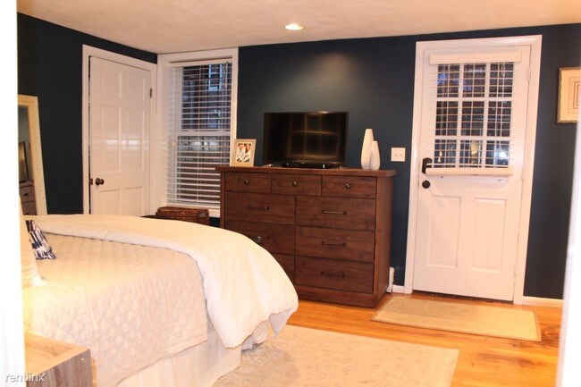 Foto del edificio - 1 br, 1 bath Townhome - 77 Warren Ave