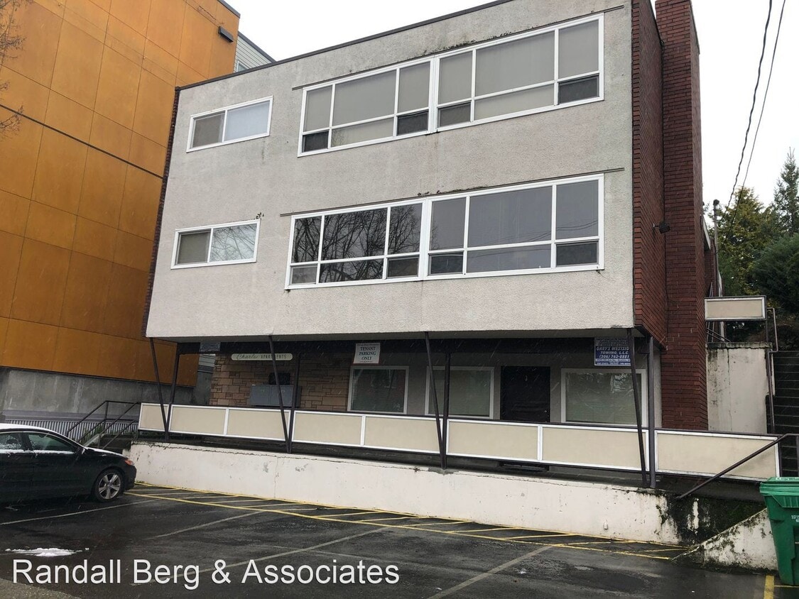 Foto principal - 3250 California Ave SW