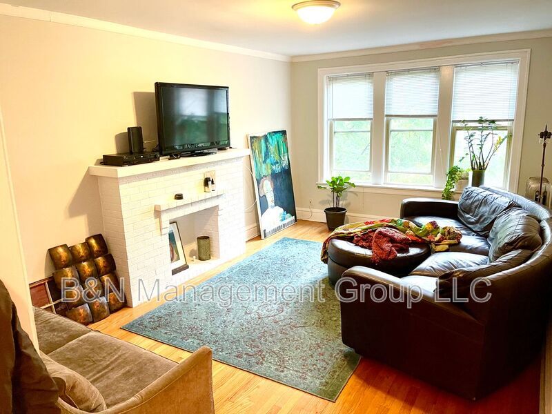 Primary Photo - 1721 W Ainslie St