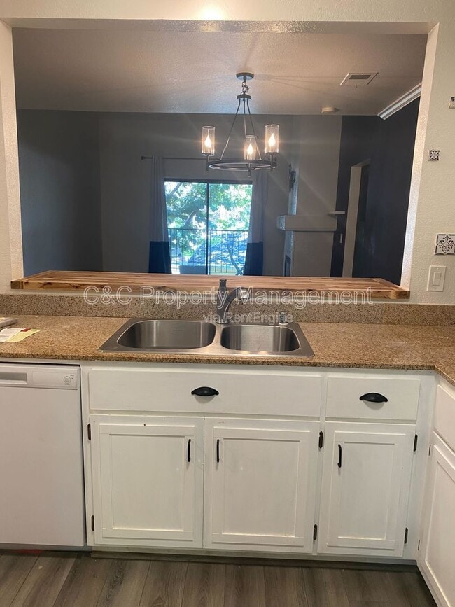 Foto del edificio - 2401 Eilers Ln