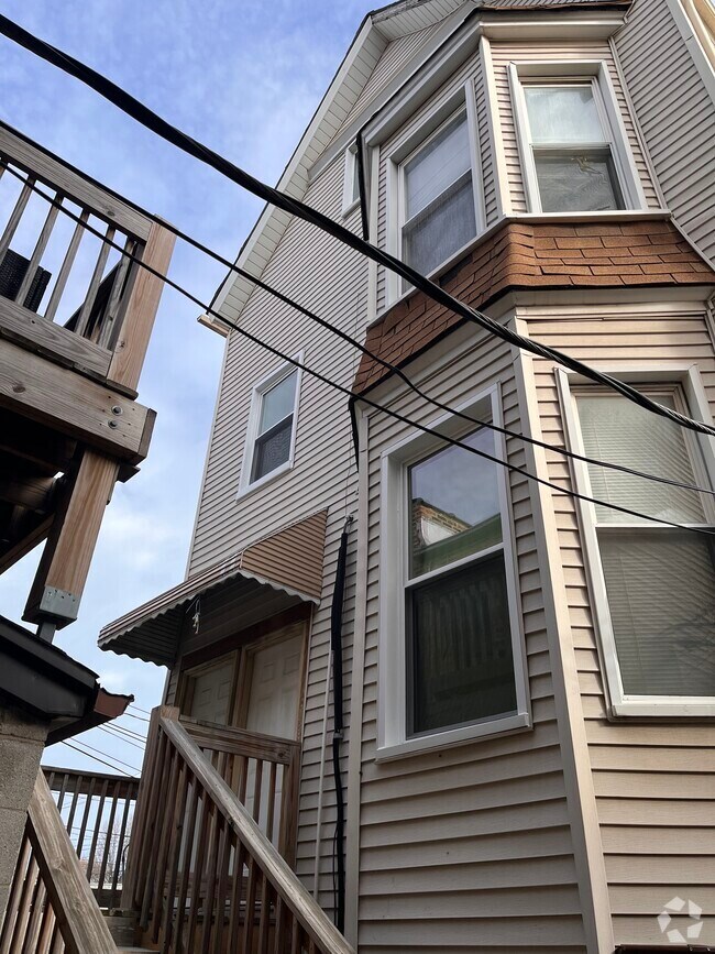 Jackowo Apartments for Rent with High Ceilings Chicago, IL 2