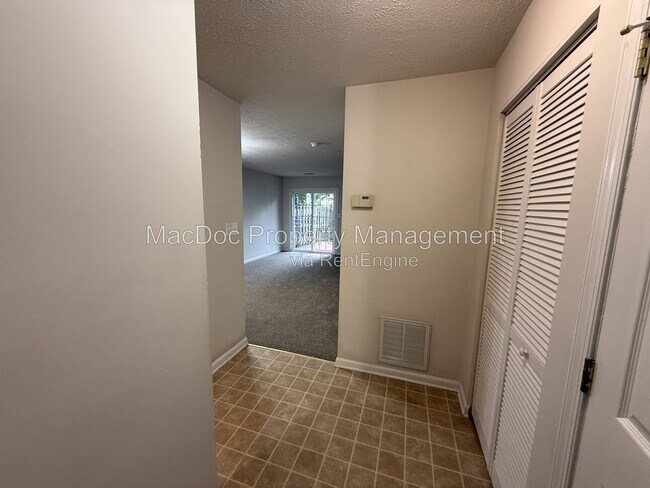 Foto del edificio - 11185 Kensington Pl