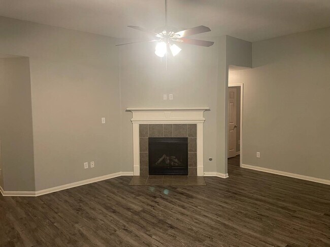 Foto del edificio - 3335 Fiorella Way