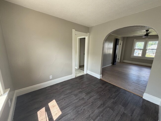 Building Photo - 2325 N Erie St