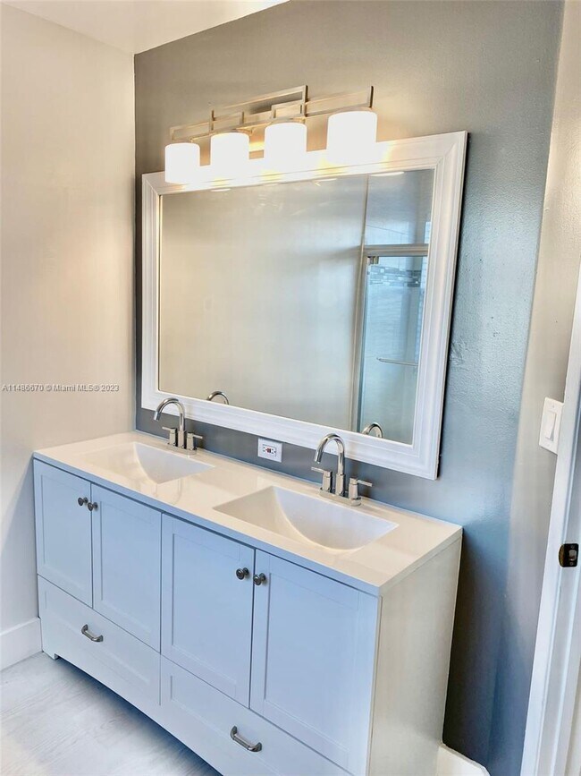 Foto del edificio - 4654 NW 97th Pl