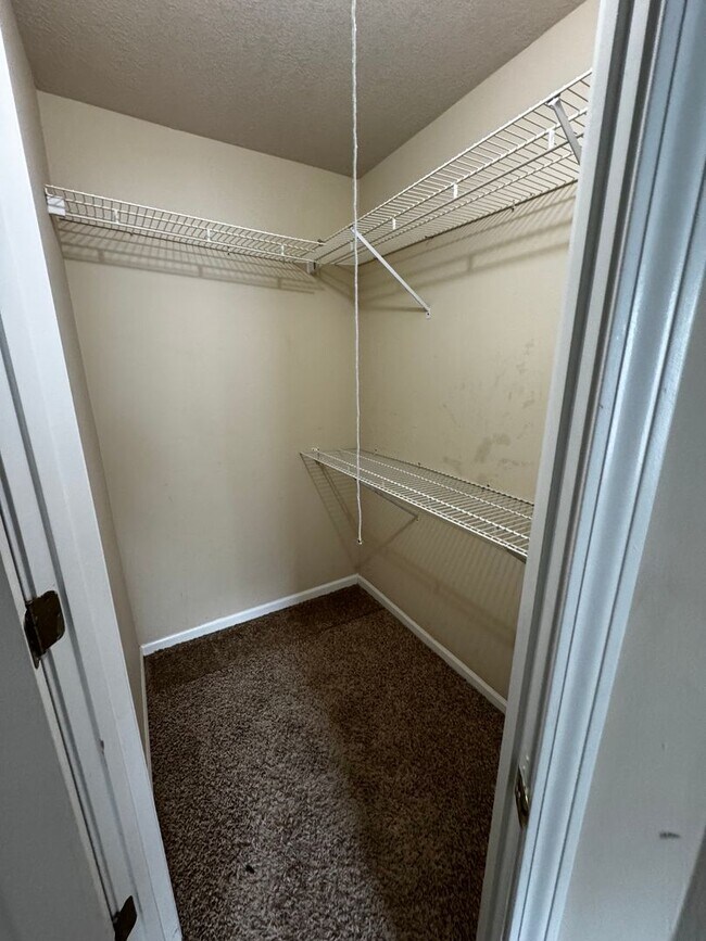 Building Photo - 460/462 Chris Dr.