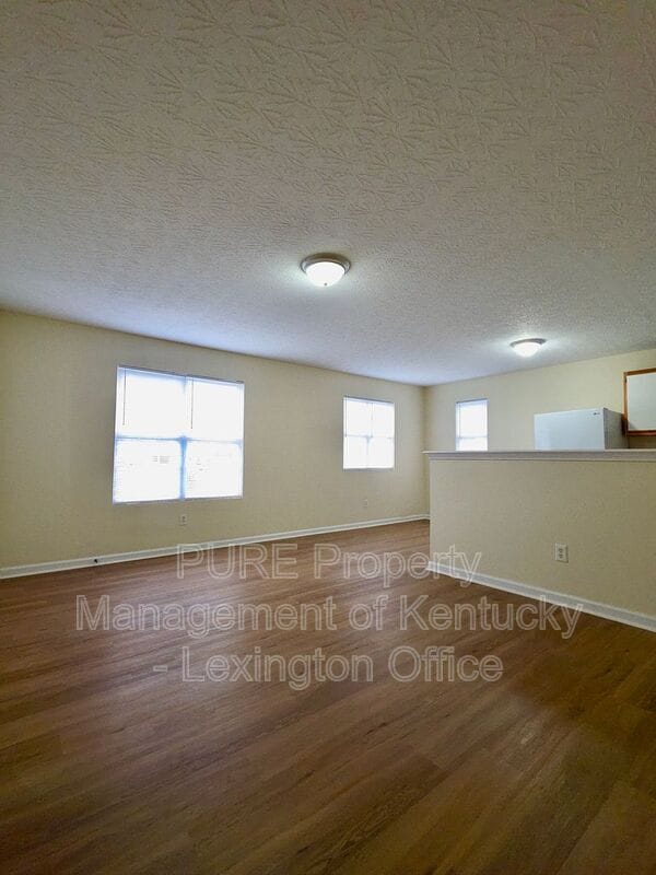 Building Photo - 266 Grinder Ct