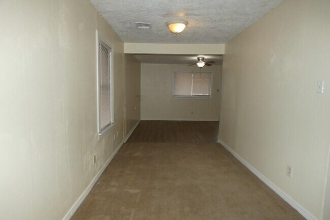 Foto del edificio - 2211 NW Crosby Ave