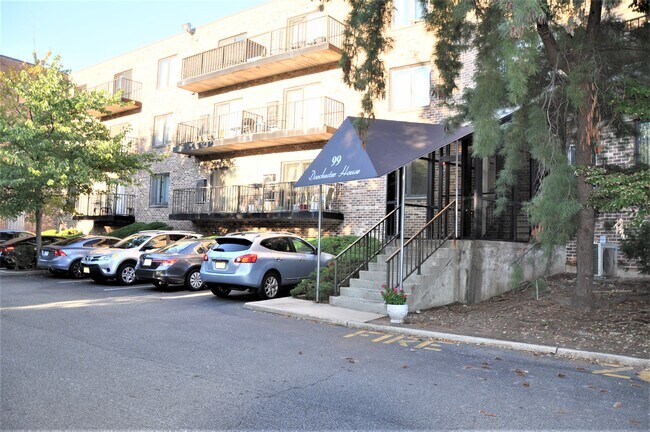 Foto del edificio - 99 Teaneck Rd
