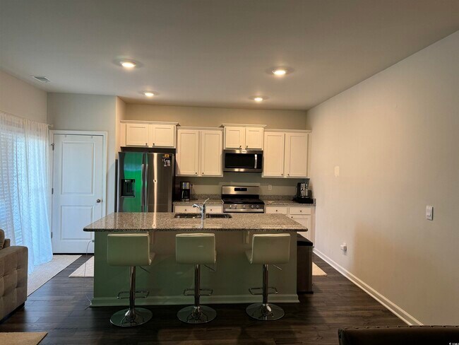 Building Photo - 2124 Ainsley Dr