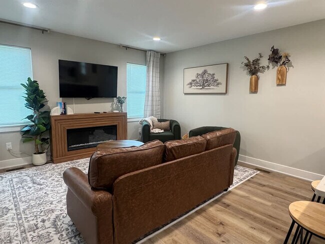 Building Photo - 1249 Kinsmoor Ave