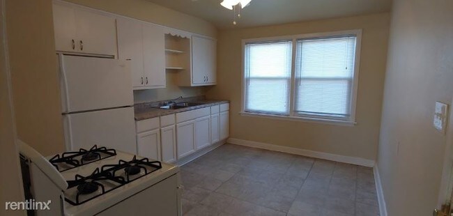 Building Photo - 4534 N Teutonia Ave